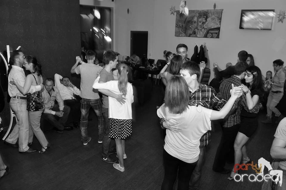 Seară de dans în Blondy's Art Café, 