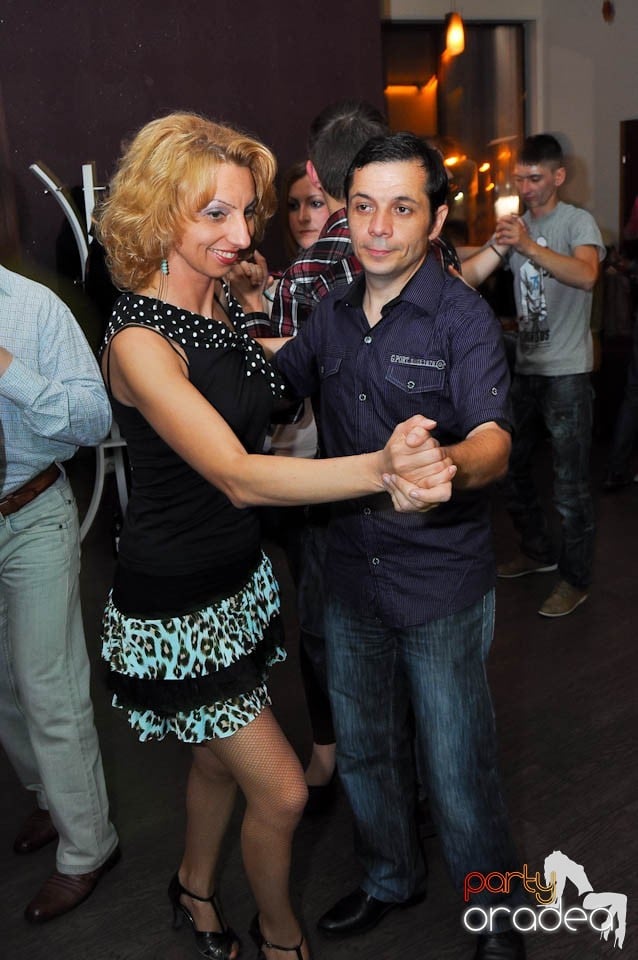 Seară de dans în Blondy's Art Café, 