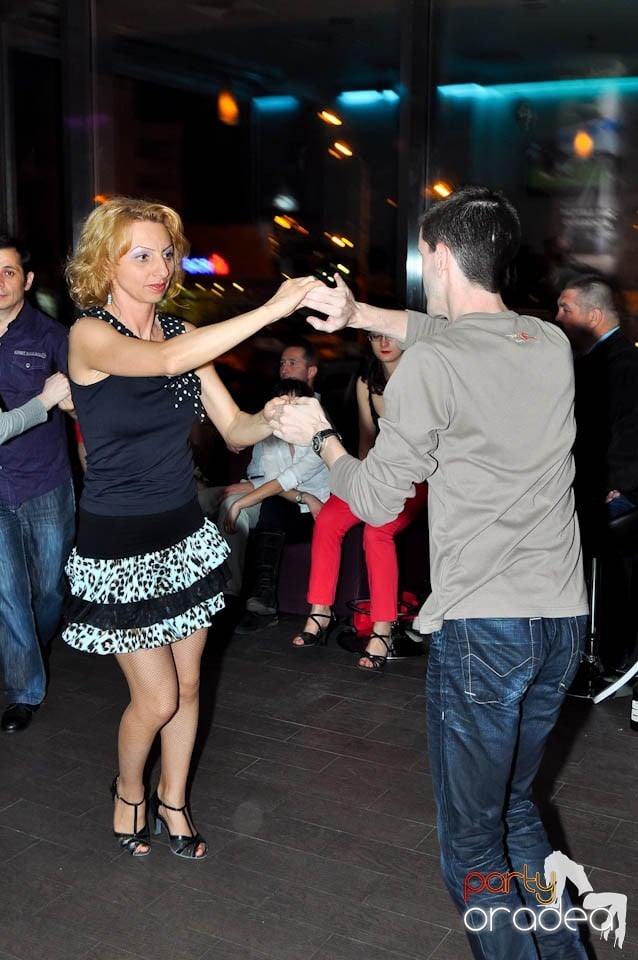 Seară de dans în Blondy's Art Café, 