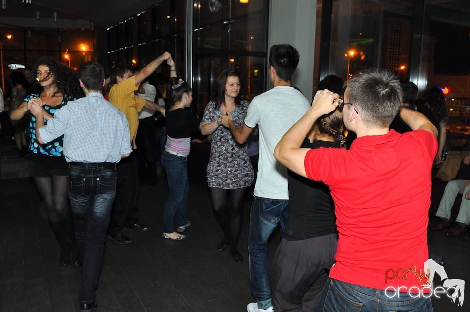 Seară de dans în Blondy's Art Café, 