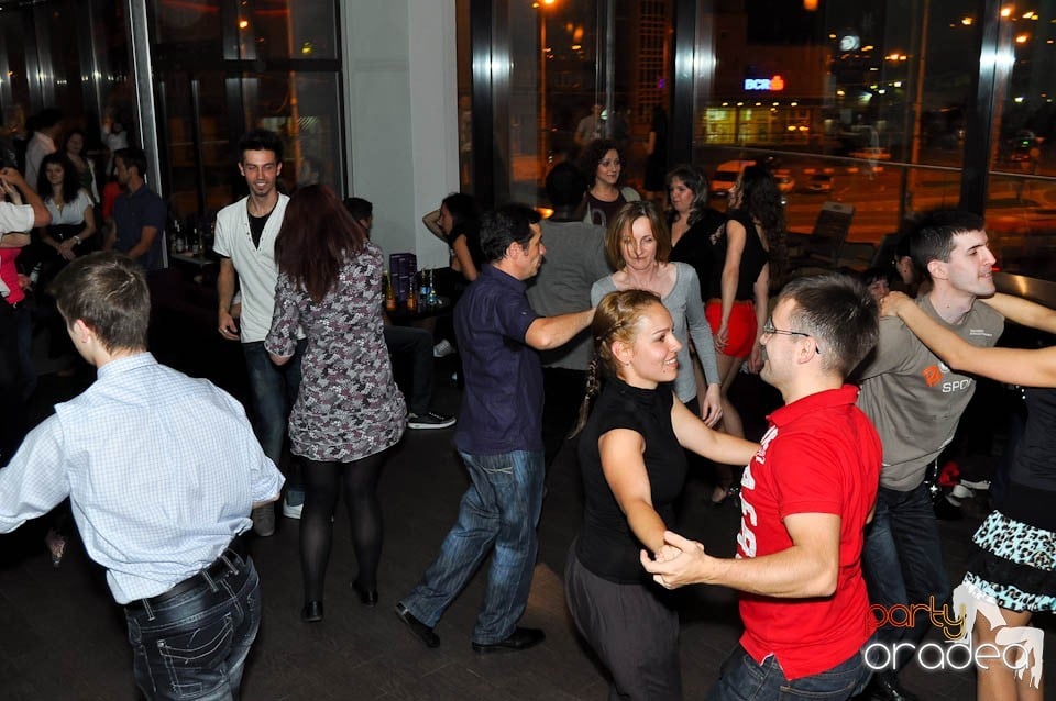 Seară de dans în Blondy's Art Café, 