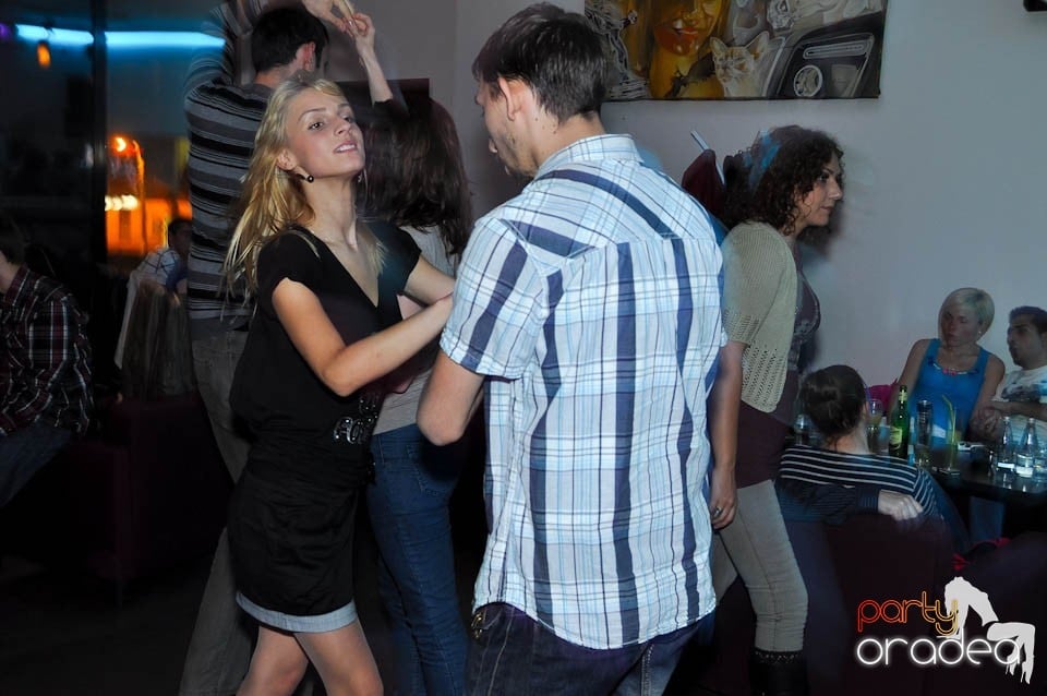 Seară de dans în Blondy's Art Café, 