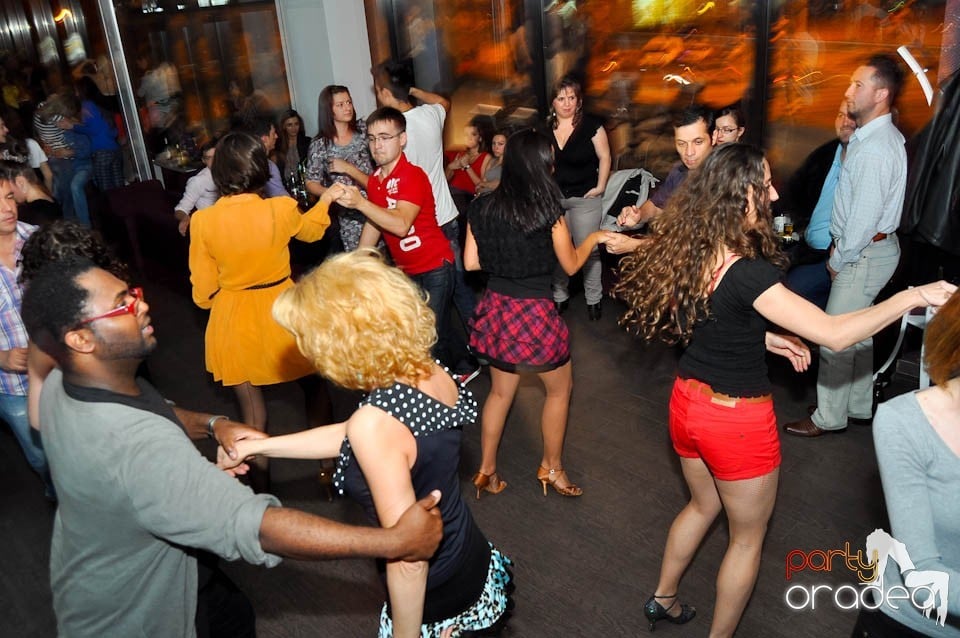 Seară de dans în Blondy's Art Café, 