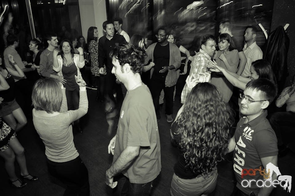 Seară de dans în Blondy's Art Café, 