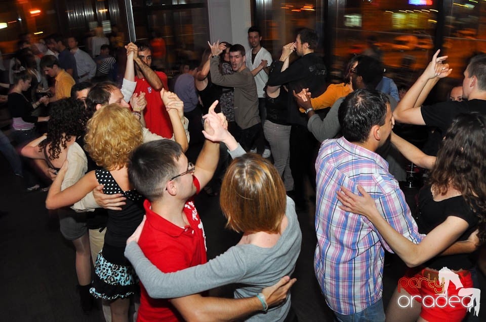 Seară de dans în Blondy's Art Café, 