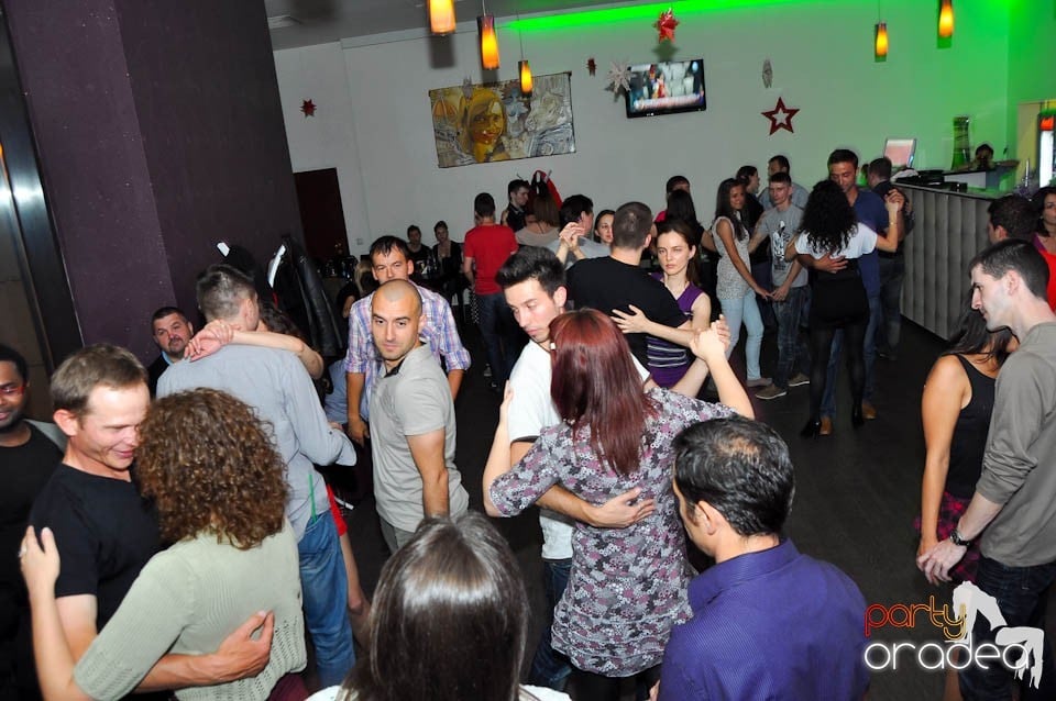 Seară de dans în Blondy's Art Café, 