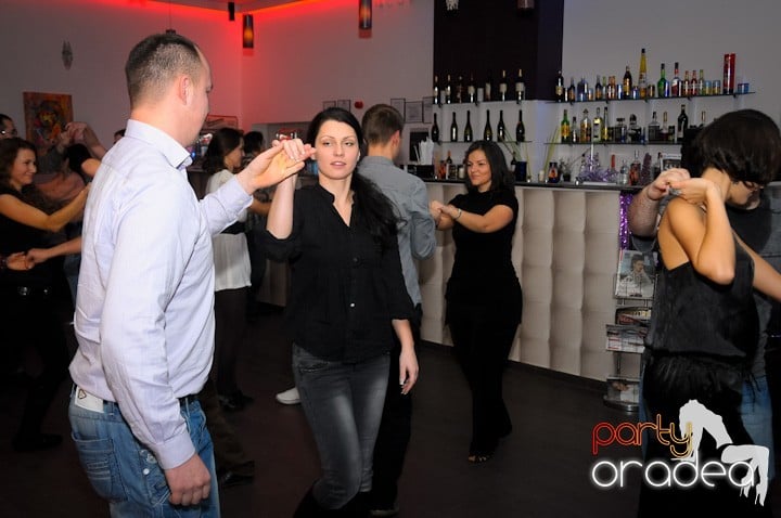 Seară de dans în Blondy's Art Café, 