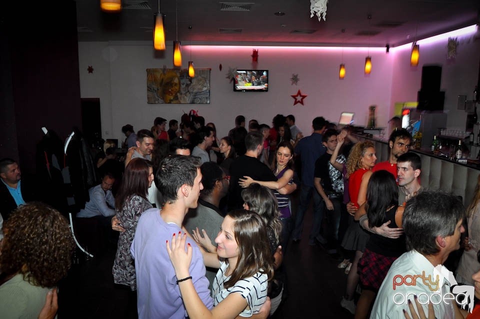 Seară de dans în Blondy's Art Café, 