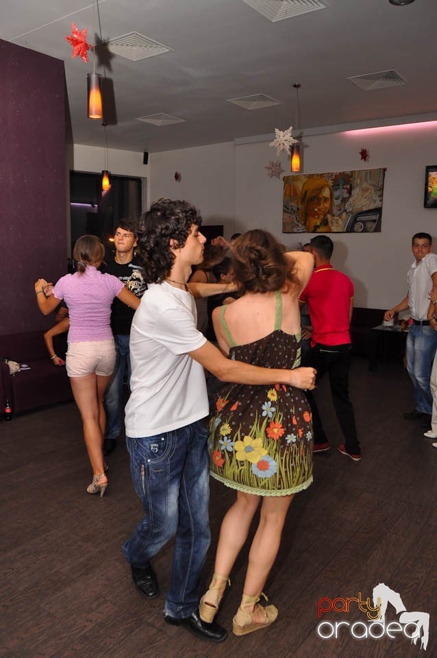 Seară de dans în Blondy's Art Café, 