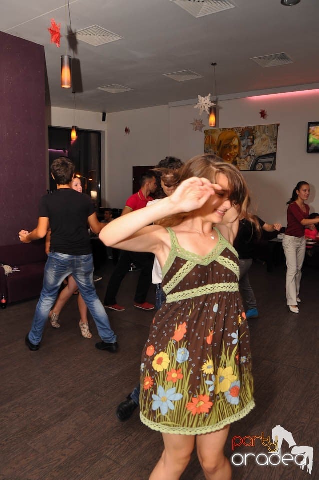 Seară de dans în Blondy's Art Café, 