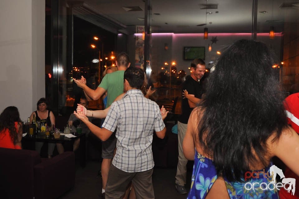 Seară de dans în Blondy's Art Café, 