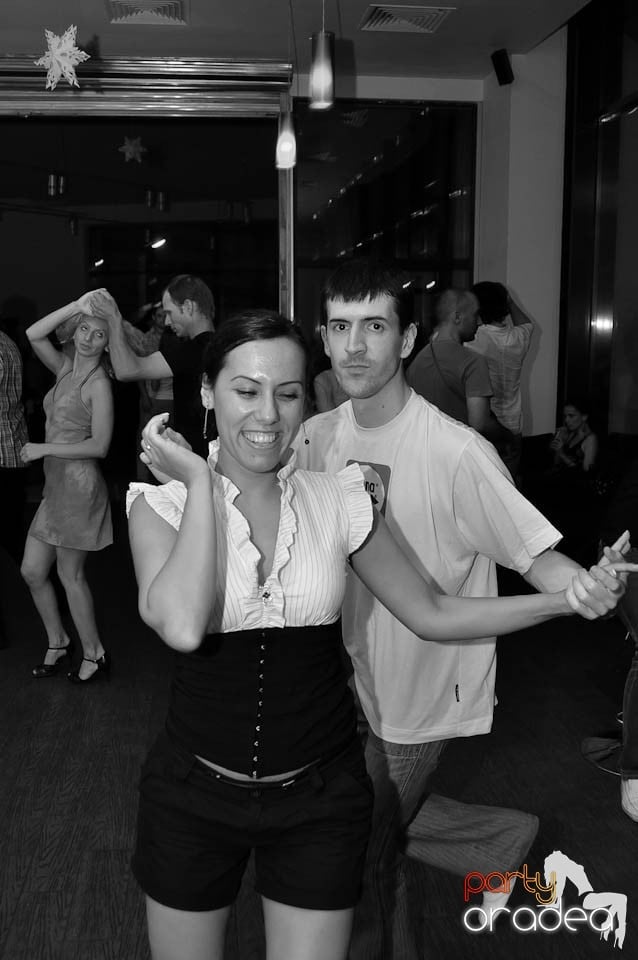 Seară de dans în Blondy's Art Café, 