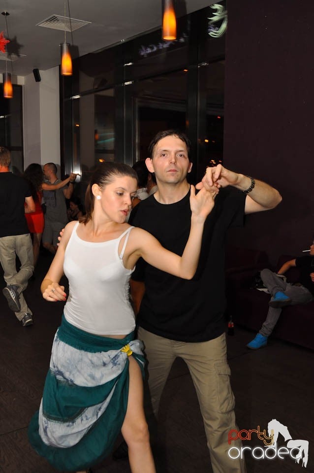 Seară de dans în Blondy's Art Café, 