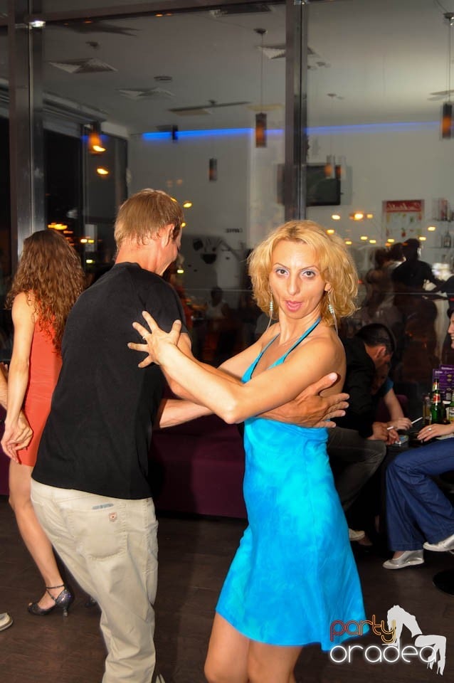 Seară de dans în Blondy's Art Café, 