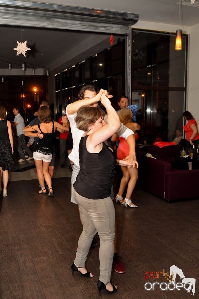 Seară de dans în Blondy's Art Café, 