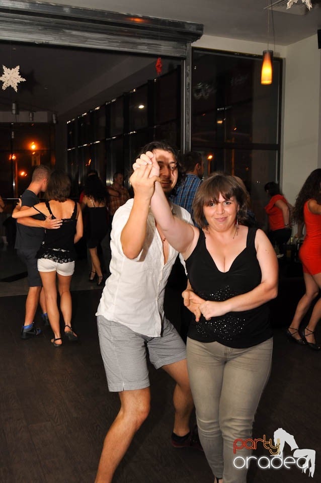 Seară de dans în Blondy's Art Café, 