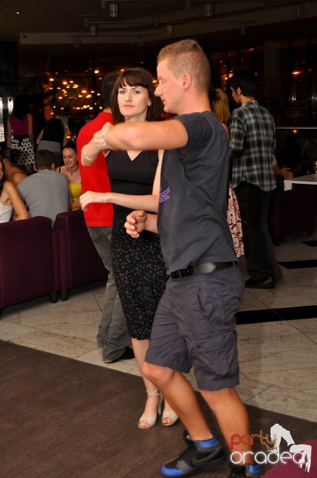 Seară de dans în Blondy's Art Café, 