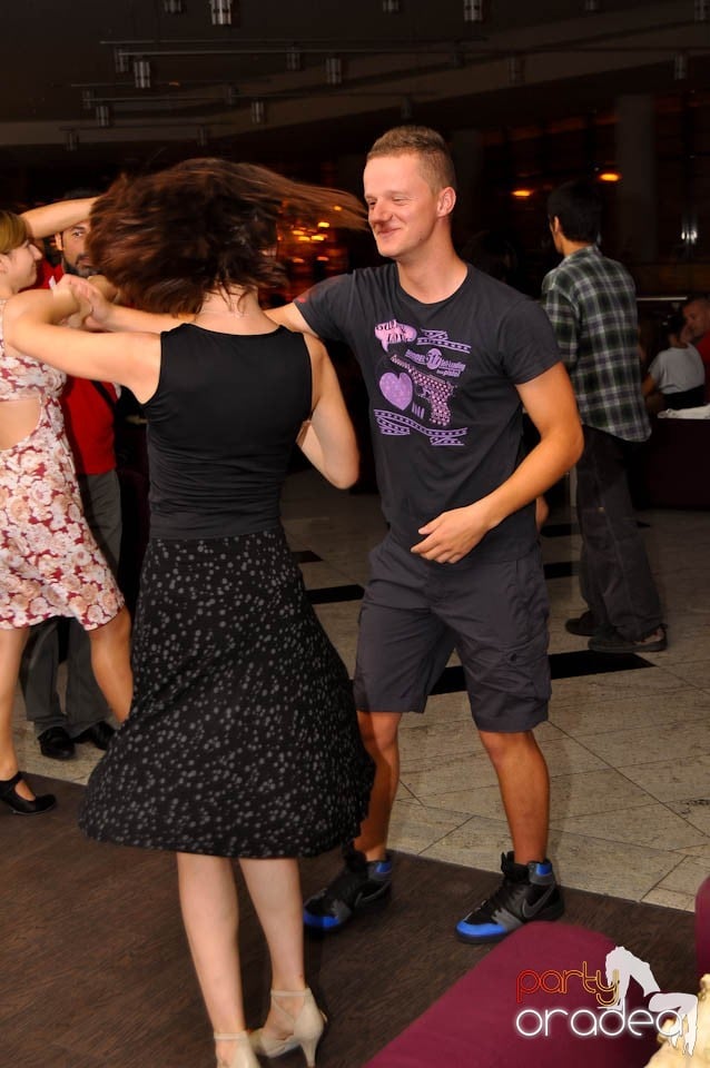 Seară de dans în Blondy's Art Café, 