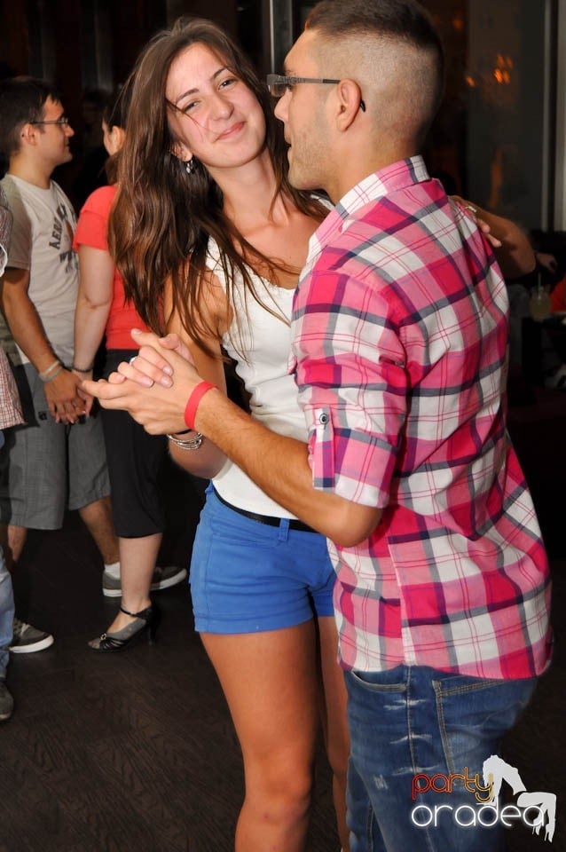 Seară de dans în Blondy's Art Café, 