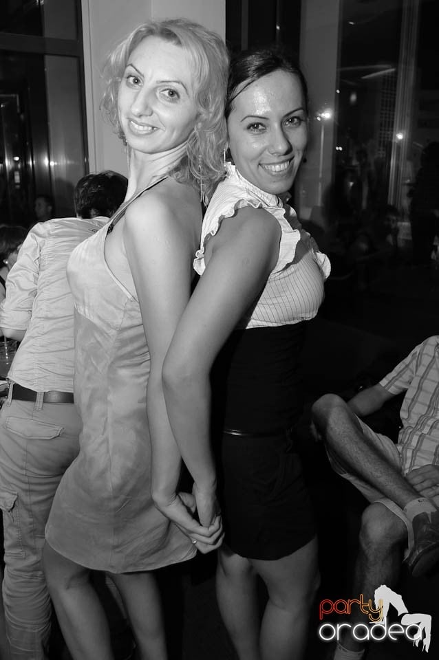 Seară de dans în Blondy's Art Café, 