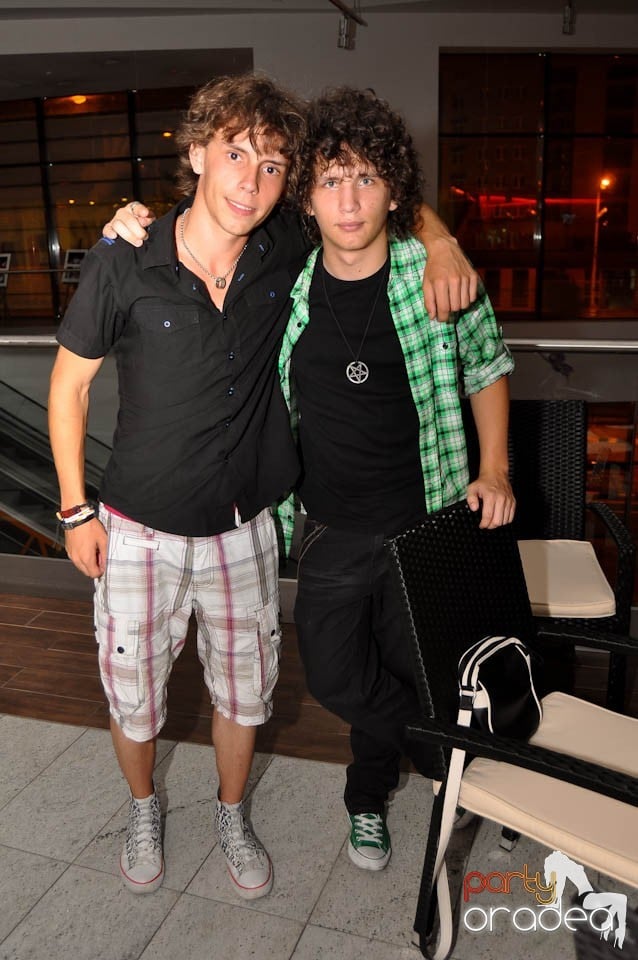 Seară de dans în Blondy's Art Café, 