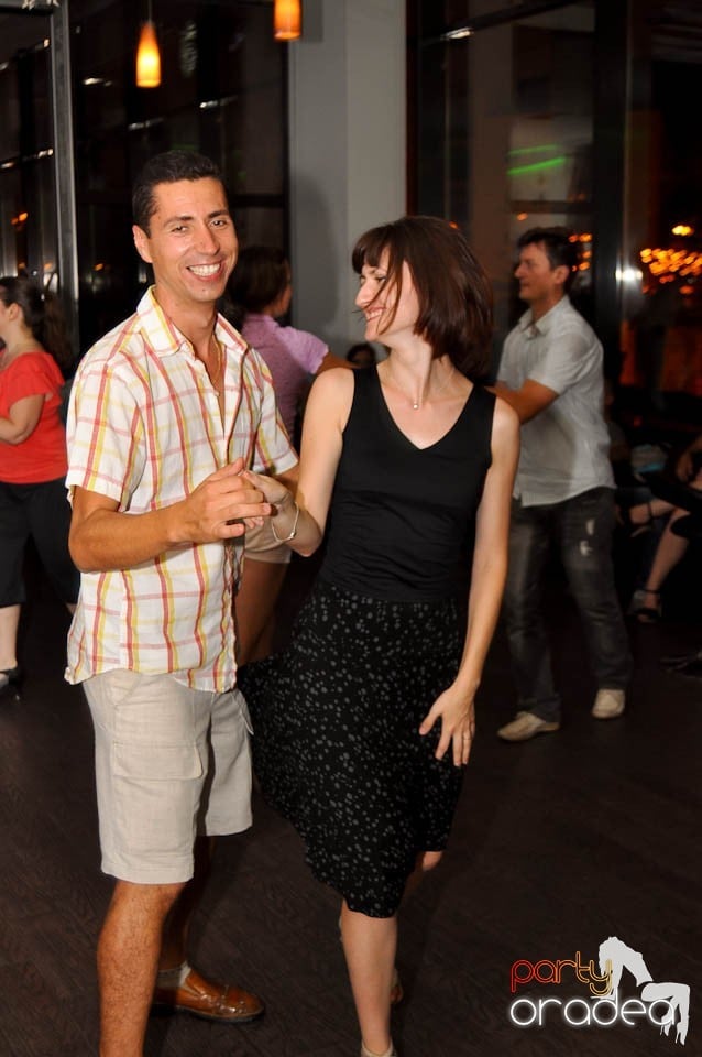 Seară de dans în Blondy's Art Café, 