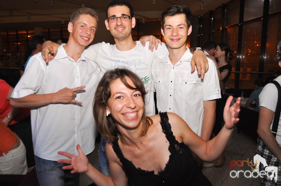 Seară de dans în Blondy's Art Café, 