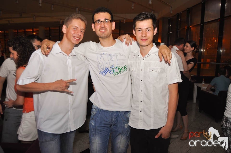 Seară de dans în Blondy's Art Café, 