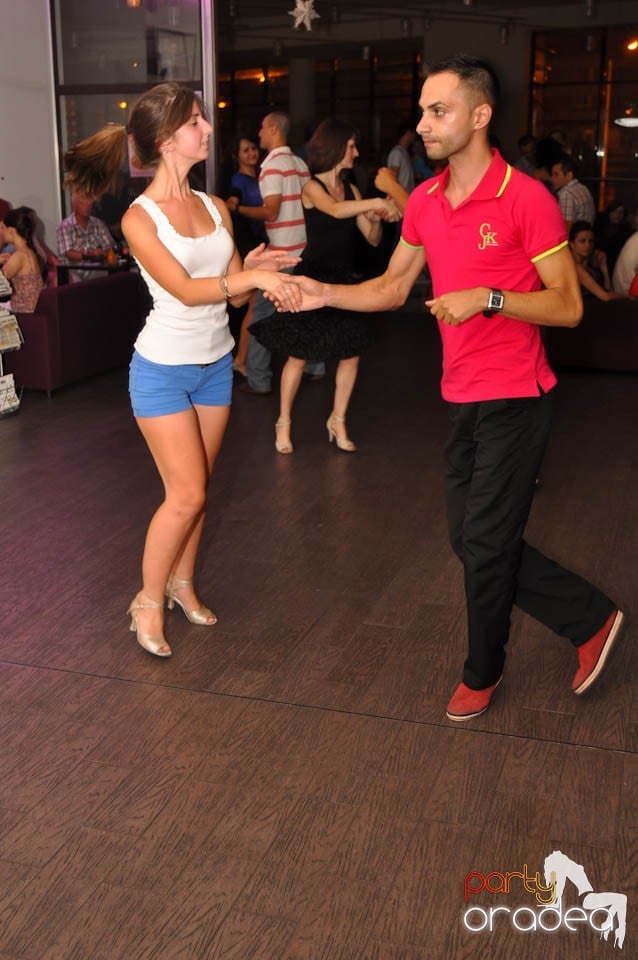 Seară de dans în Blondy's Art Café, 