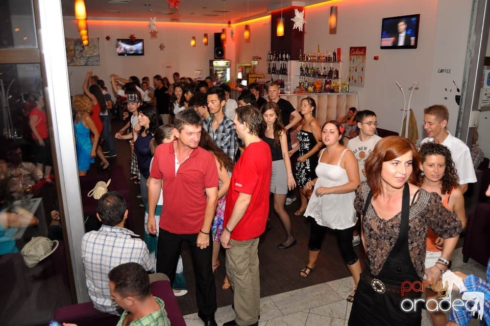 Seară de dans în Blondy's Art Café, 