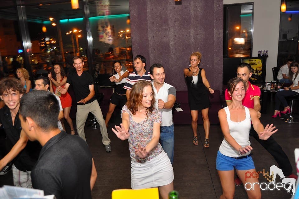 Seară de dans în Blondy's Art Café, 