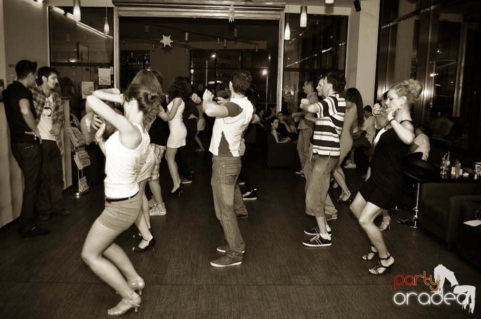 Seară de dans în Blondy's Art Café, 