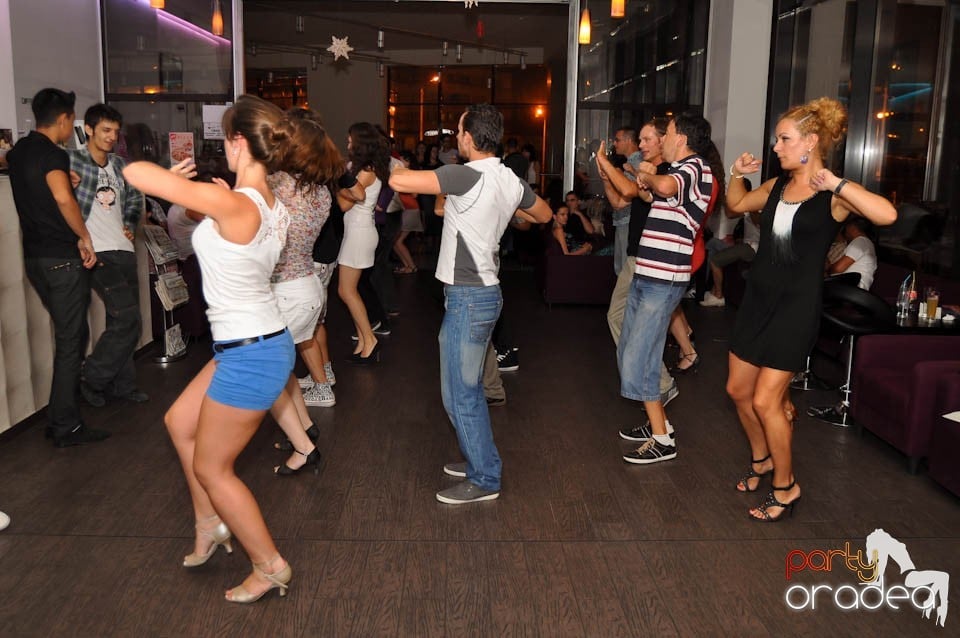 Seară de dans în Blondy's Art Café, 