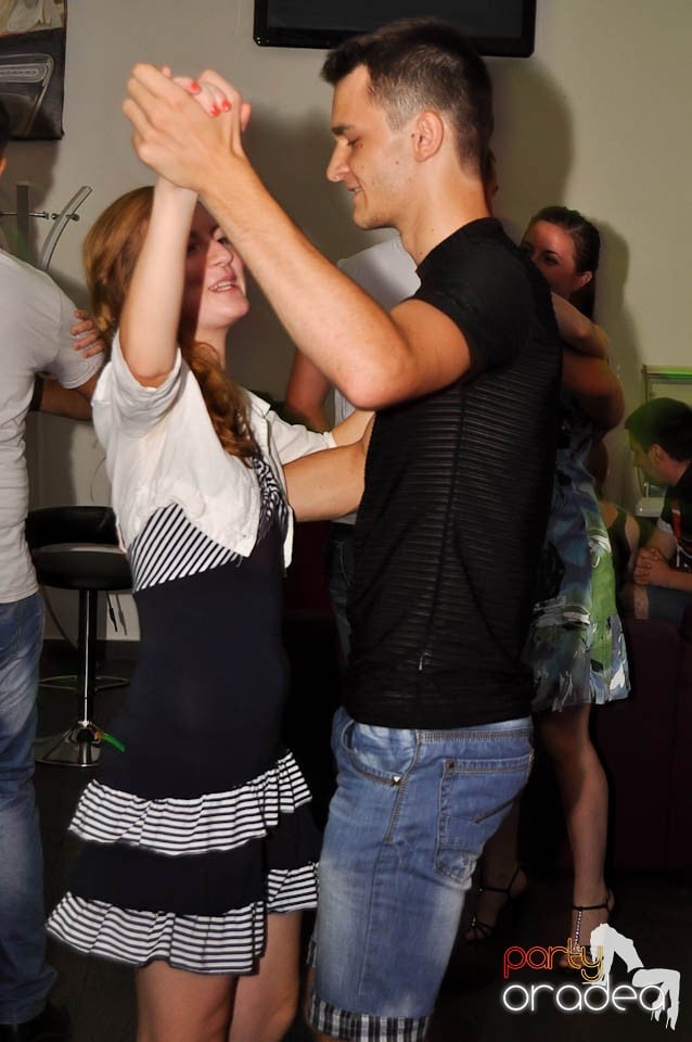 Seară de dans în Blondy's Art Café, 