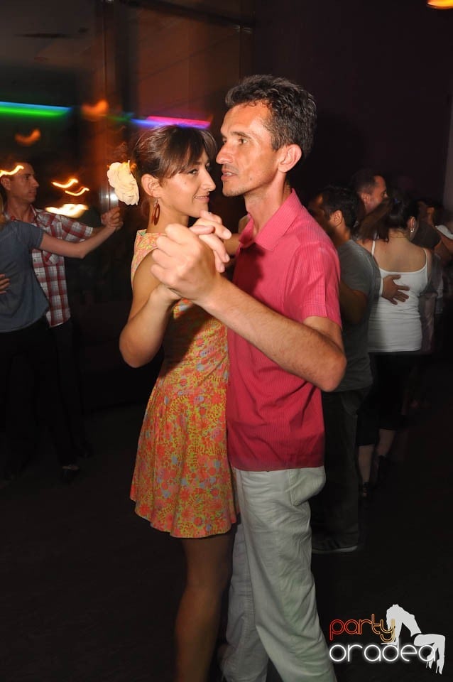 Seară de dans în Blondy's Art Café, 