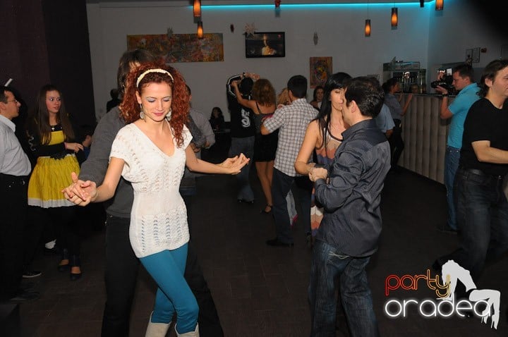 Seară de dans în Blondy's Art Café, 