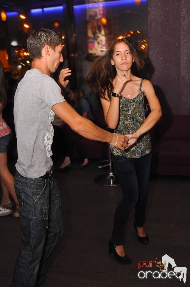 Seară de dans în Blondy's Art Café, 