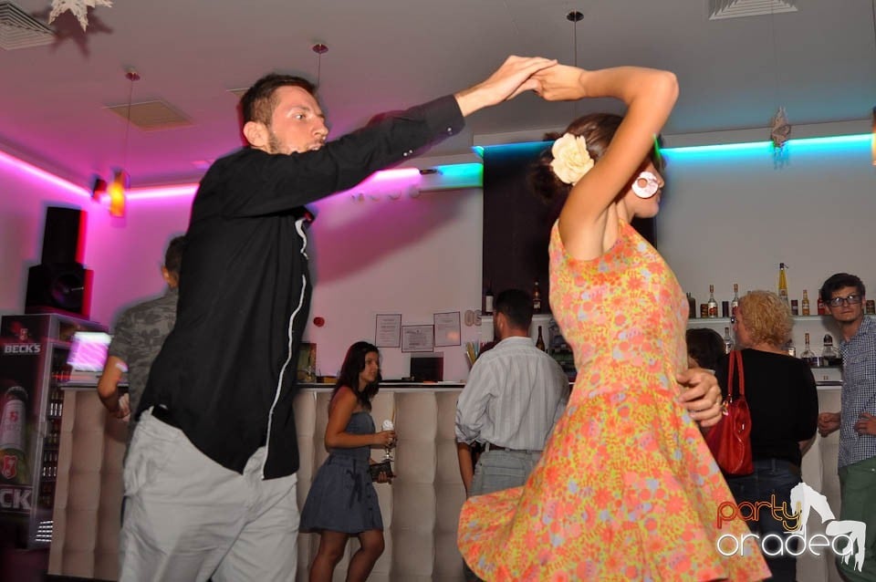 Seară de dans în Blondy's Art Café, 