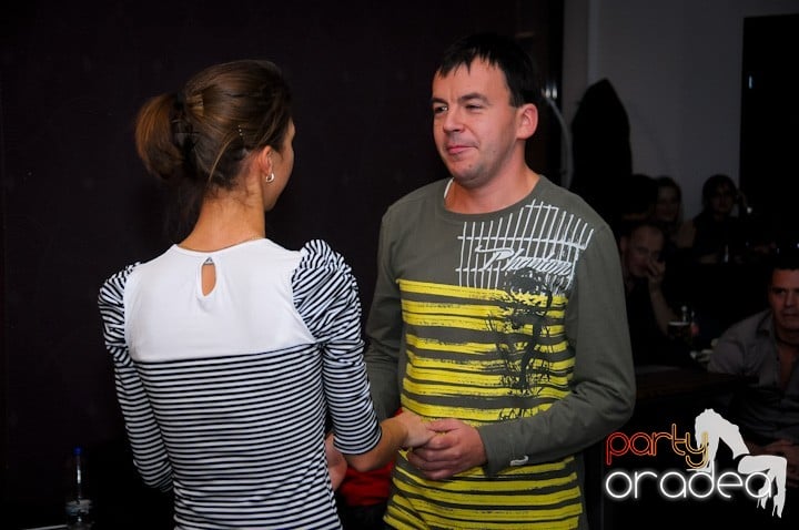 Seară de dans în Blondy's Art Café, 