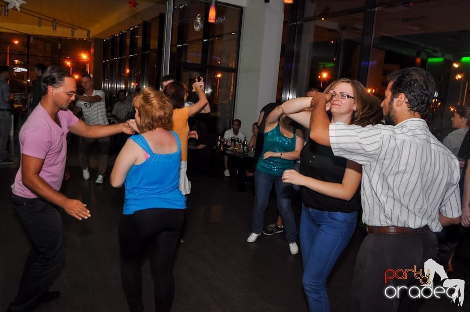 Seară de dans în Blondy's Art Café, 