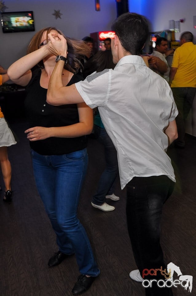 Seară de dans în Blondy's Art Café, 