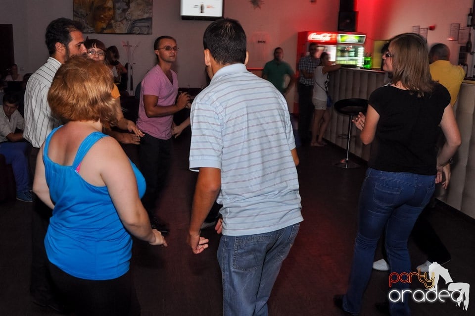 Seară de dans în Blondy's Art Café, 