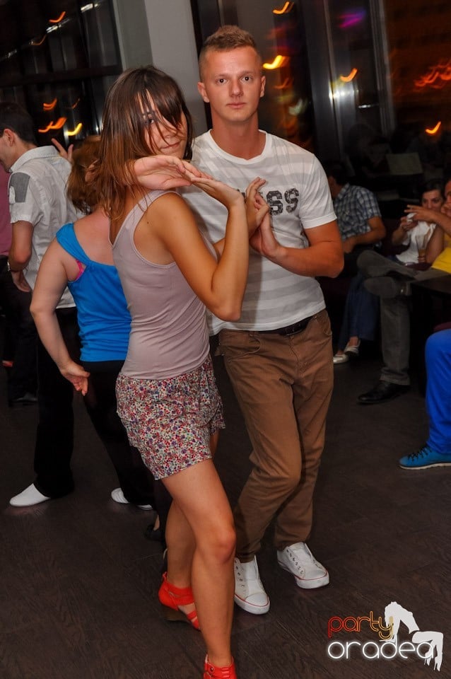 Seară de dans în Blondy's Art Café, 