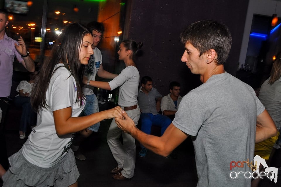 Seară de dans în Blondy's Art Café, 