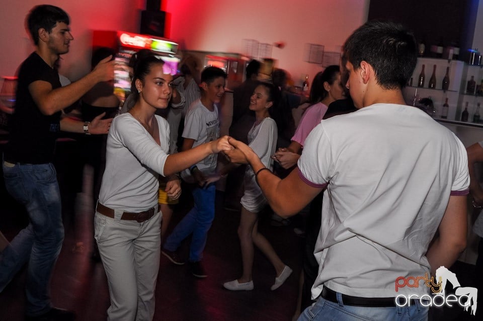 Seară de dans în Blondy's Art Café, 