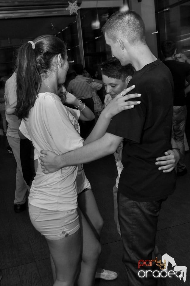 Seară de dans în Blondy's Art Café, 