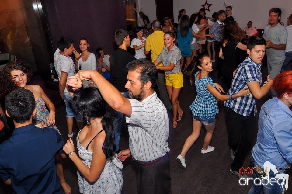 Seară de dans în Blondy's Art Café, 