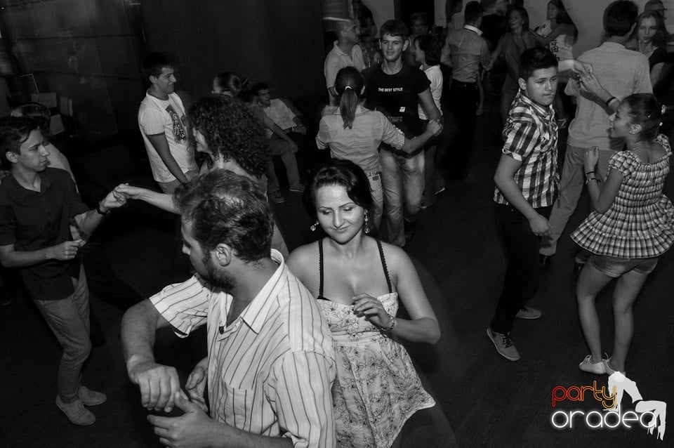 Seară de dans în Blondy's Art Café, 