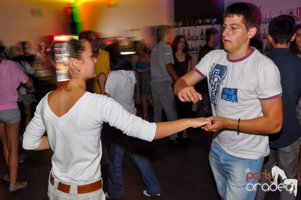 Seară de dans în Blondy's Art Café, 