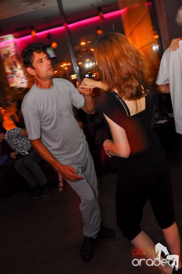 Seară de dans în Blondy's Art Café, 